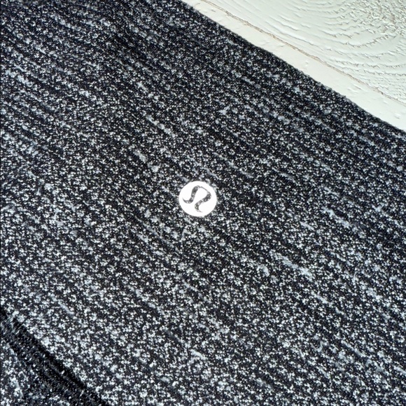 Lululemon Wunder Under Pant (Hi-Rise) in Luon Variegated Knit Heathered Black 8 - Picture 6 of 7